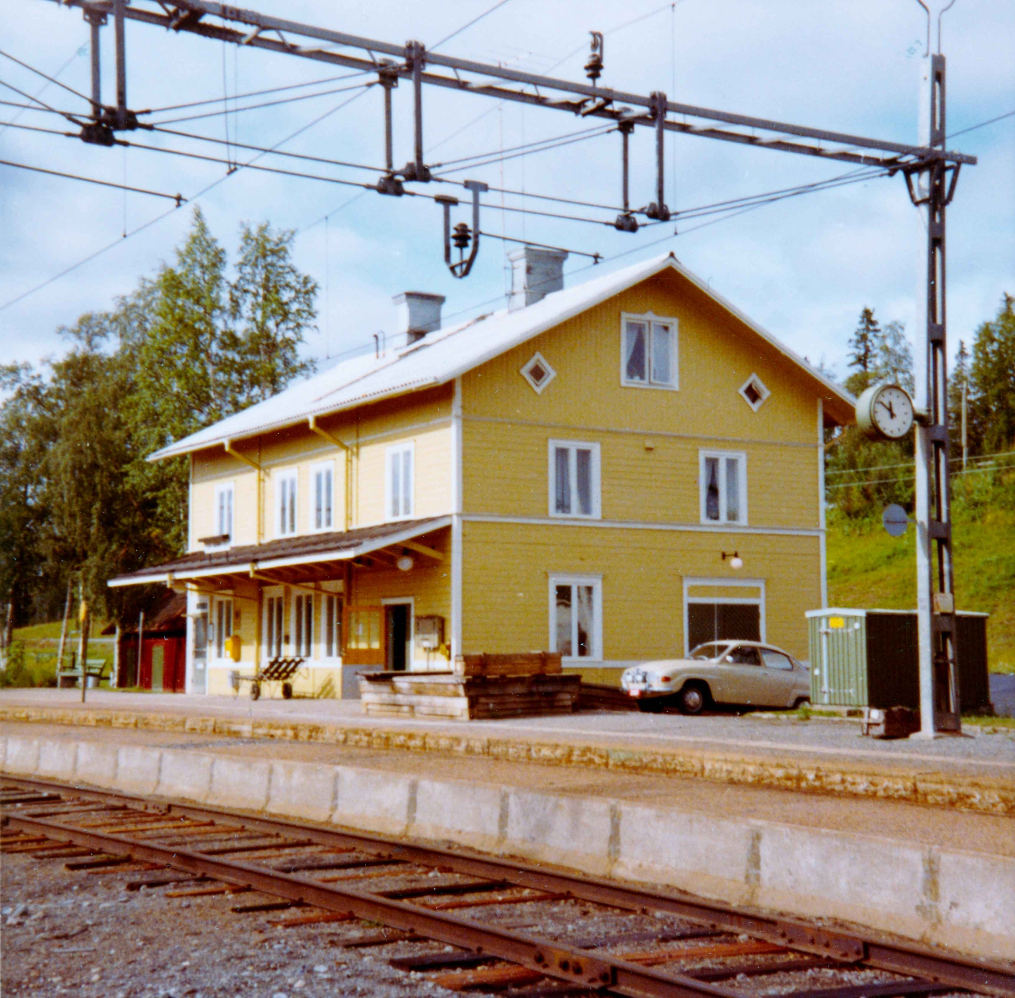 Äldre bild av stationshuset